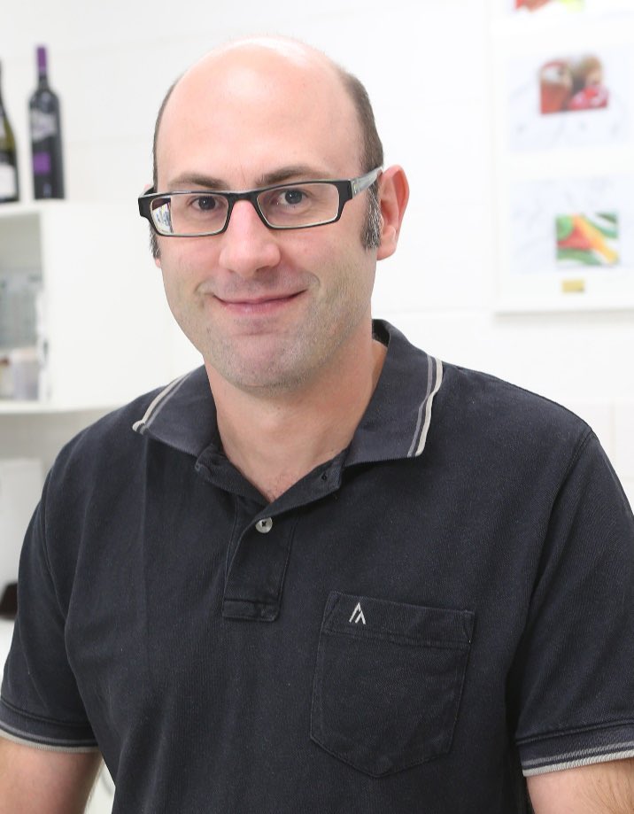 Paul Kernich, now senior winemaker at Angoves, was an associate judge for us way back in 2009 - it’s about time we welcomed him back in a judging role! 4 days to go #lcws21