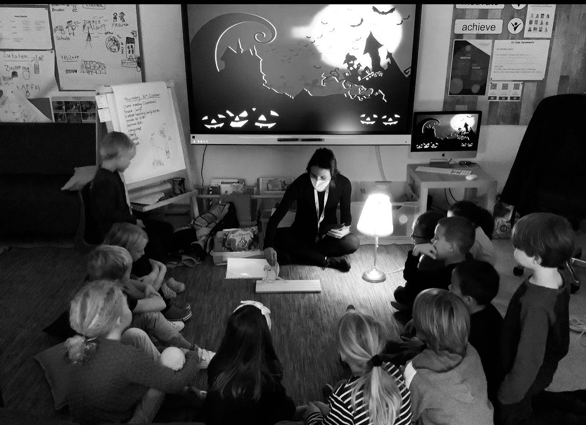 alexandragoliva's tweet photo. GRUSELGESCHICHTEN (SP🎃🎃KY STORIES) is upon us in Grade 1 - 👻🧙‍♀️🐈‍⬛🌚 The children have started to build upon the story and making their own!   #storyworkshop @StoryWrkshpCltv #ISZL #German #LanguageLearning #LanguageandPlay @ISZL https://t.co/leCAkiqN27