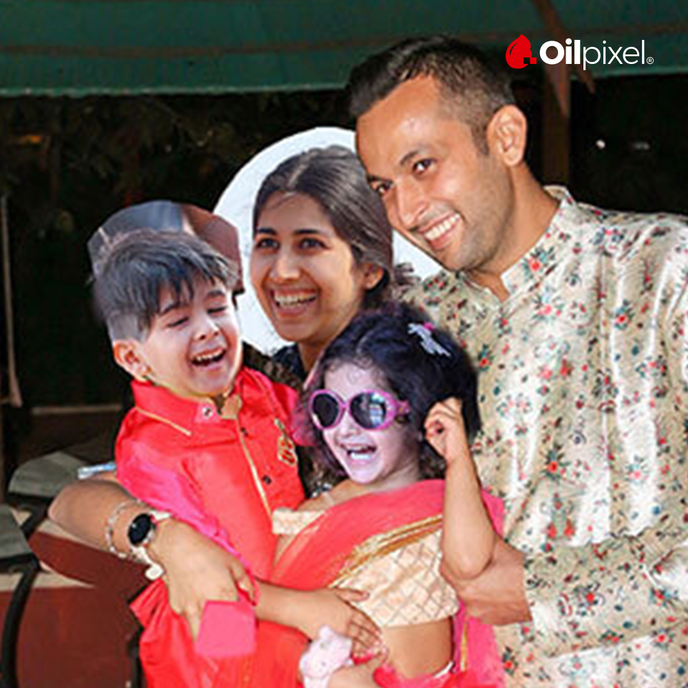 oilpixel's tweet photo. Beautify your most treasured family moment with a life-lasting oil painting. Spellbound yourselves with the finest family portrait by Oilpixel.
#oilpainting #digitalpainting #oilpixel https://t.co/t9nNyaxRRv