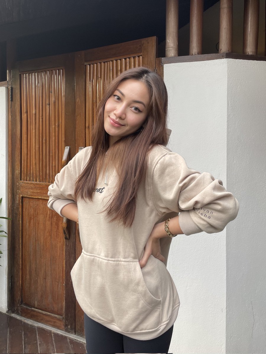 daiyantrisha's tweet photo. hey alexa play penat by daiyan trisha
https://t.co/6KEUQl0IjD https://t.co/NrN77M7hoj