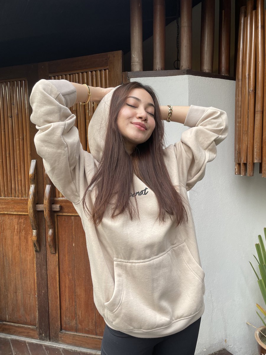 daiyantrisha's tweet photo. hey alexa play penat by daiyan trisha
https://t.co/6KEUQl0IjD https://t.co/NrN77M7hoj