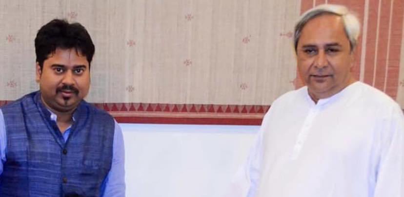 LaxmiNanda15's tweet photo. happy birthday Hon’ble CM, Sj.Naveen Patnaik Ji @Naveen_Odisha , @CMO_Odisha. Your jounery from crises manager (97) to mass leader (21), and setting the standards high in Indian politics as #SilentLeader makes us proud. #LessTalkMoreWork. May lord Jagannath bless you. 🙏 https://t.co/KhSKMDy7aJ