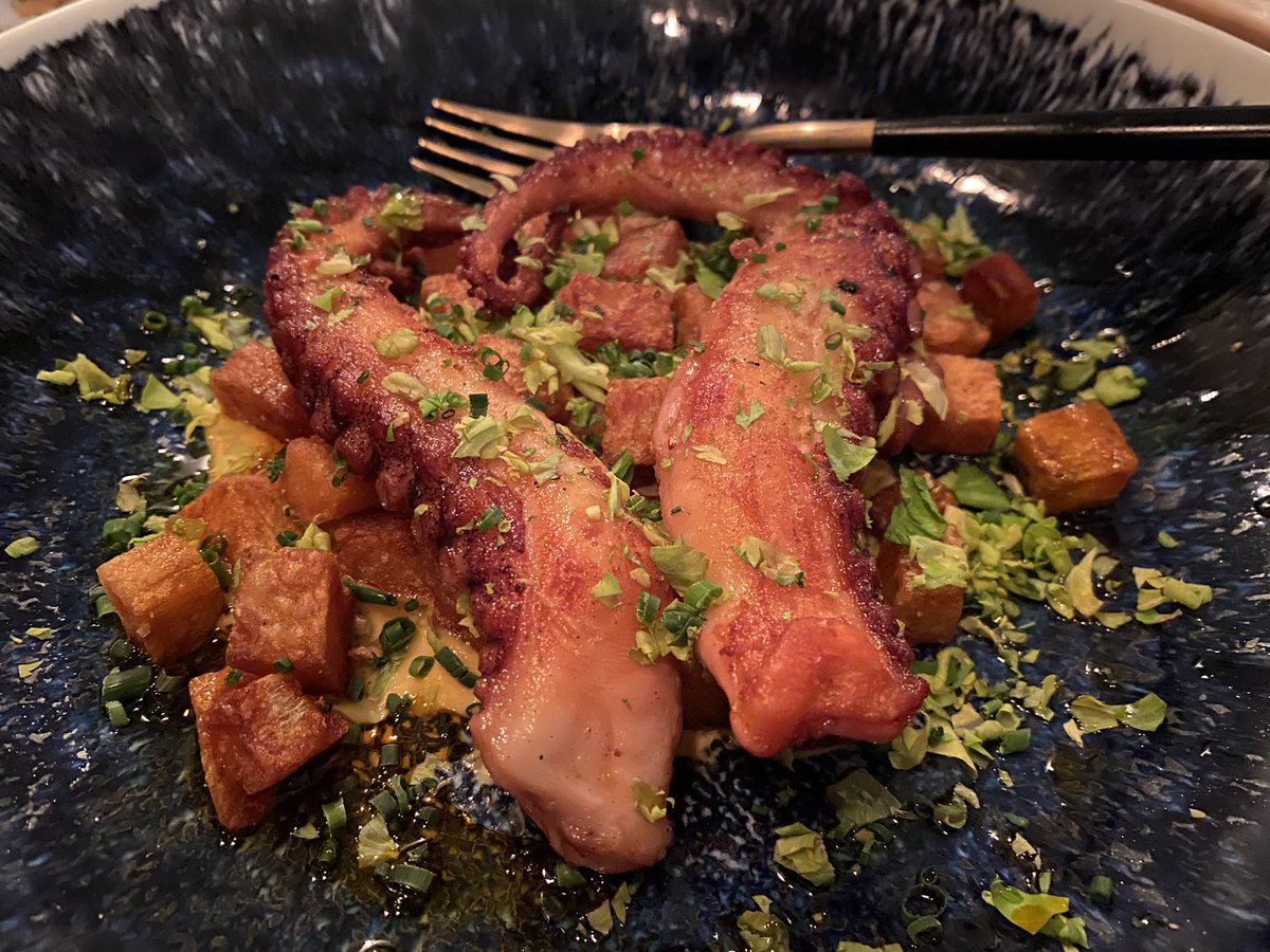 HaileyLennonBTC's tweet photo. First dinner out since I returned to SB and it did not disappoint

First time trying 🐙 with @TheConnorClancy 🔥 

@SamaSamaKitchen https://t.co/bMB0gjQVbp