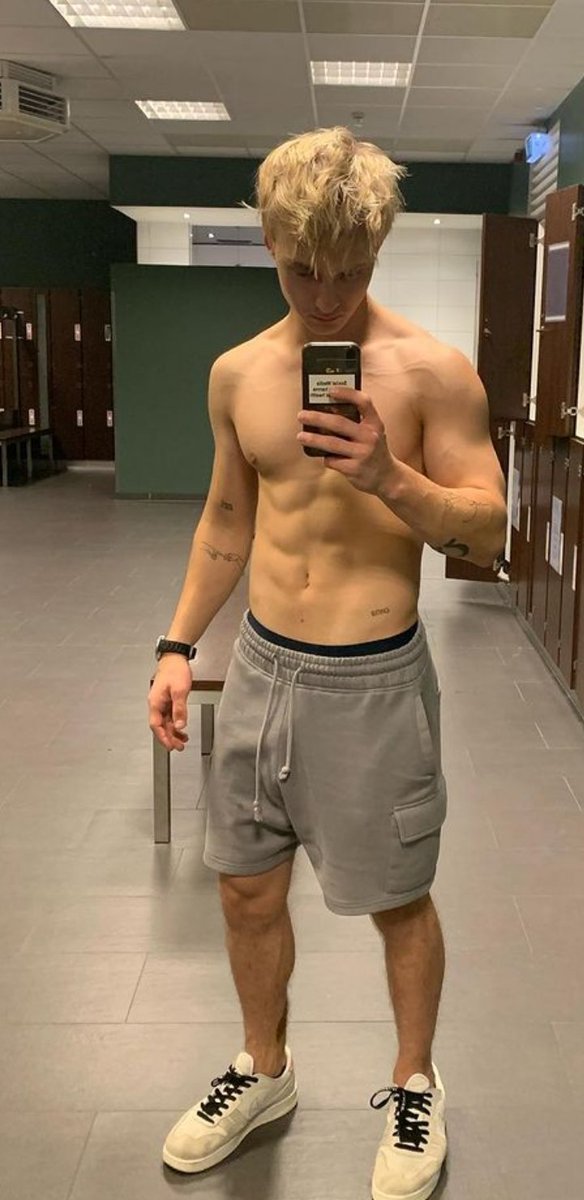 Sieht wahrscheinlich eh niemand, also was solls😂
#gay #gymboy #gaygerman