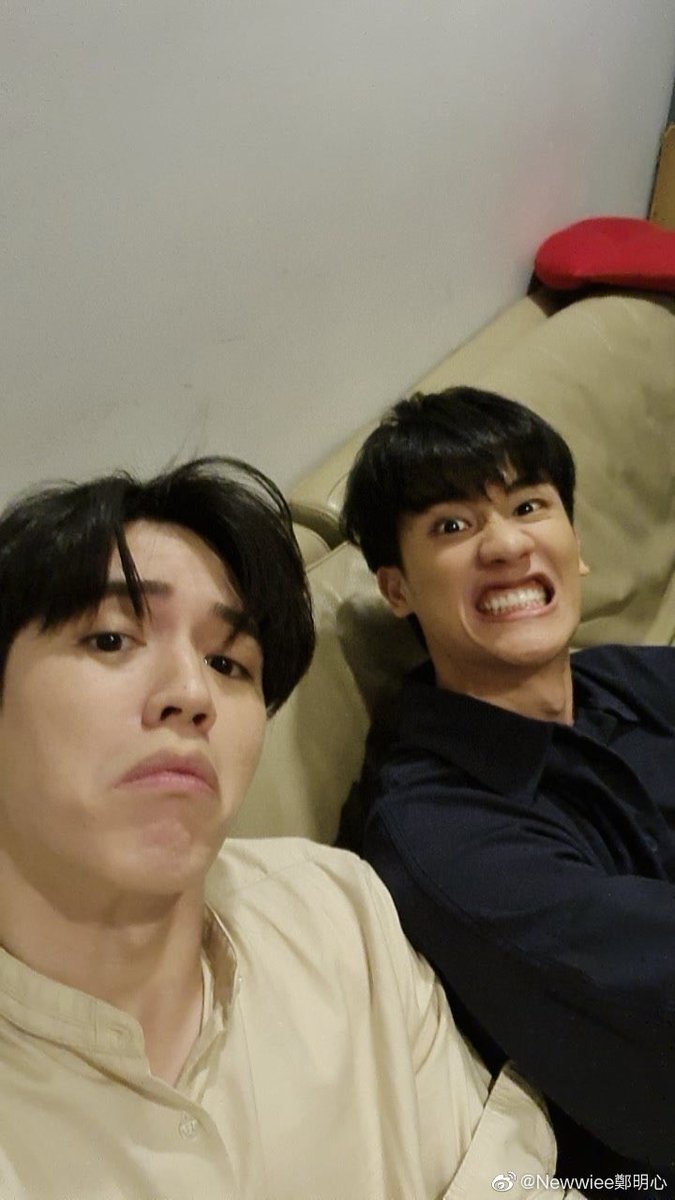 kiwyoar's tweet photo. Oh, halo? I guess🤔 https://t.co/Q3RabCmY8l