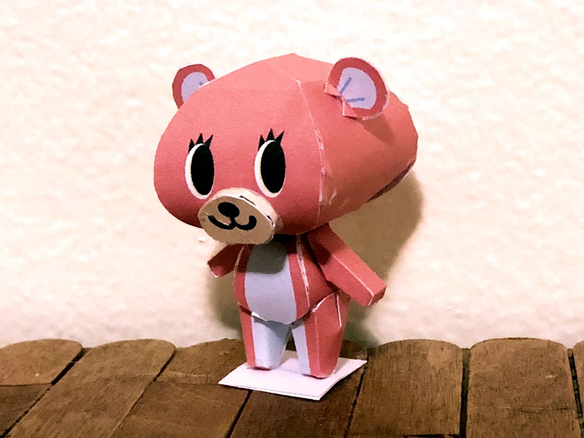 smlrobinson's tweet image. 全ては自己満足の域でしかないけど、極力満足のいく曲線ができたと思う。😊 モデルは　#ModernPets。#ペーパークラフト #ペーパートイ　＃papercraft #papertoy