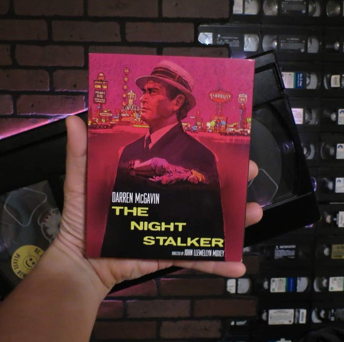 Joey Hollywood Films 📼 - 2 pic. Excited to own the OGseries of Kolchak starring The amazing Darren McGavin in HD format thanks to @kinolorber! One of my favorite TV shows looking better than ever! #BluRay #kinolorber #Kolchak #TheNightStalker #thenightstrangler #kolchakthenightstalker #DarrenMcGavin #TVseries https://t.co/CpH9fryi8E