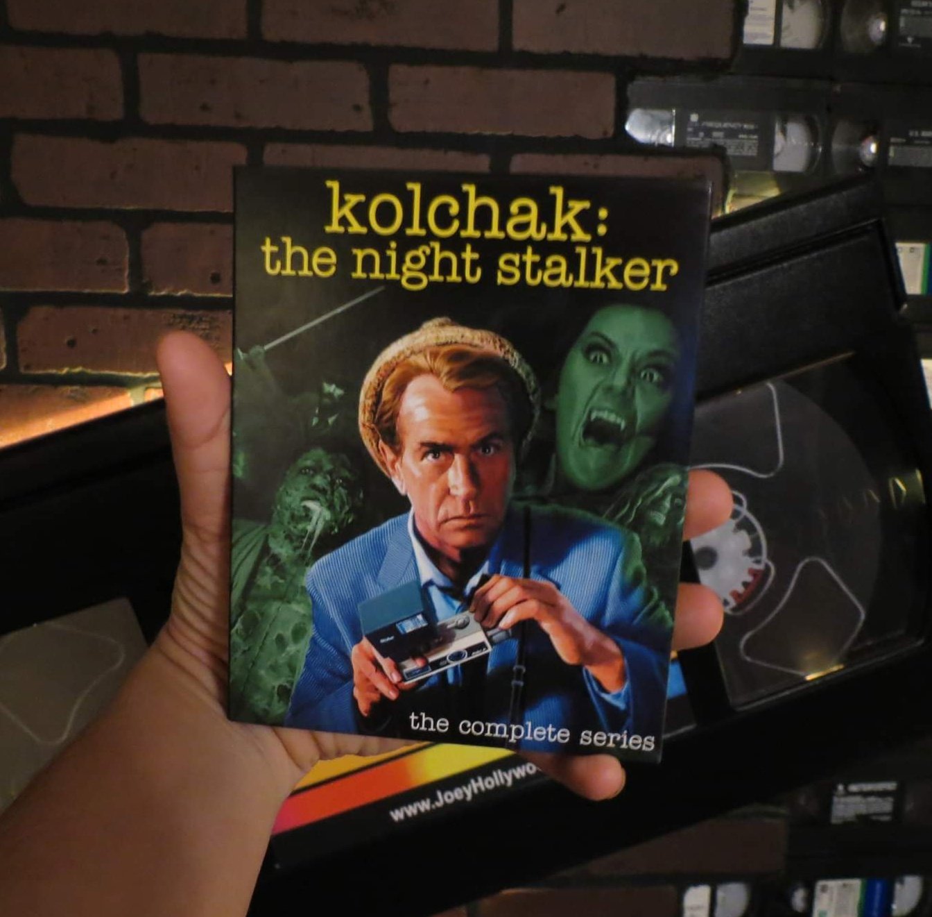 4 pic. Excited to own the OGseries of Kolchak starring The amazing Darren McGavin in HD format thanks to @kinolorber! One of my favorite TV shows looking better than ever! #BluRay #kinolorber #Kolchak #TheNightStalker #thenightstrangler #kolchakthenightstalker #DarrenMcGavin #TVseries https://t.co/CpH9fryi8E