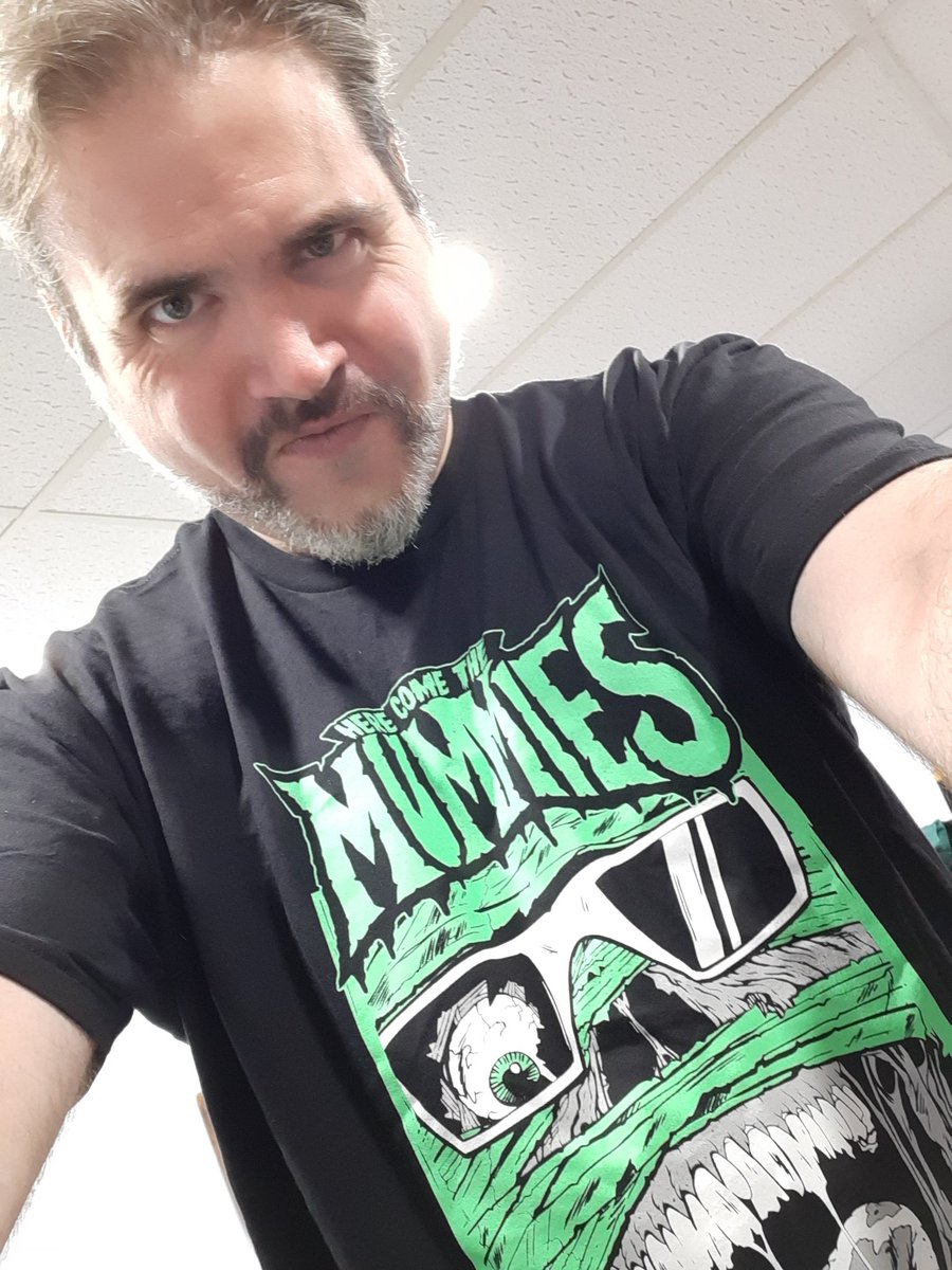 GuNMouTH's tweet photo. Plus, Daddy got a new SHIRT!!
#HereCometheMummies https://t.co/aGJdDhXyOo