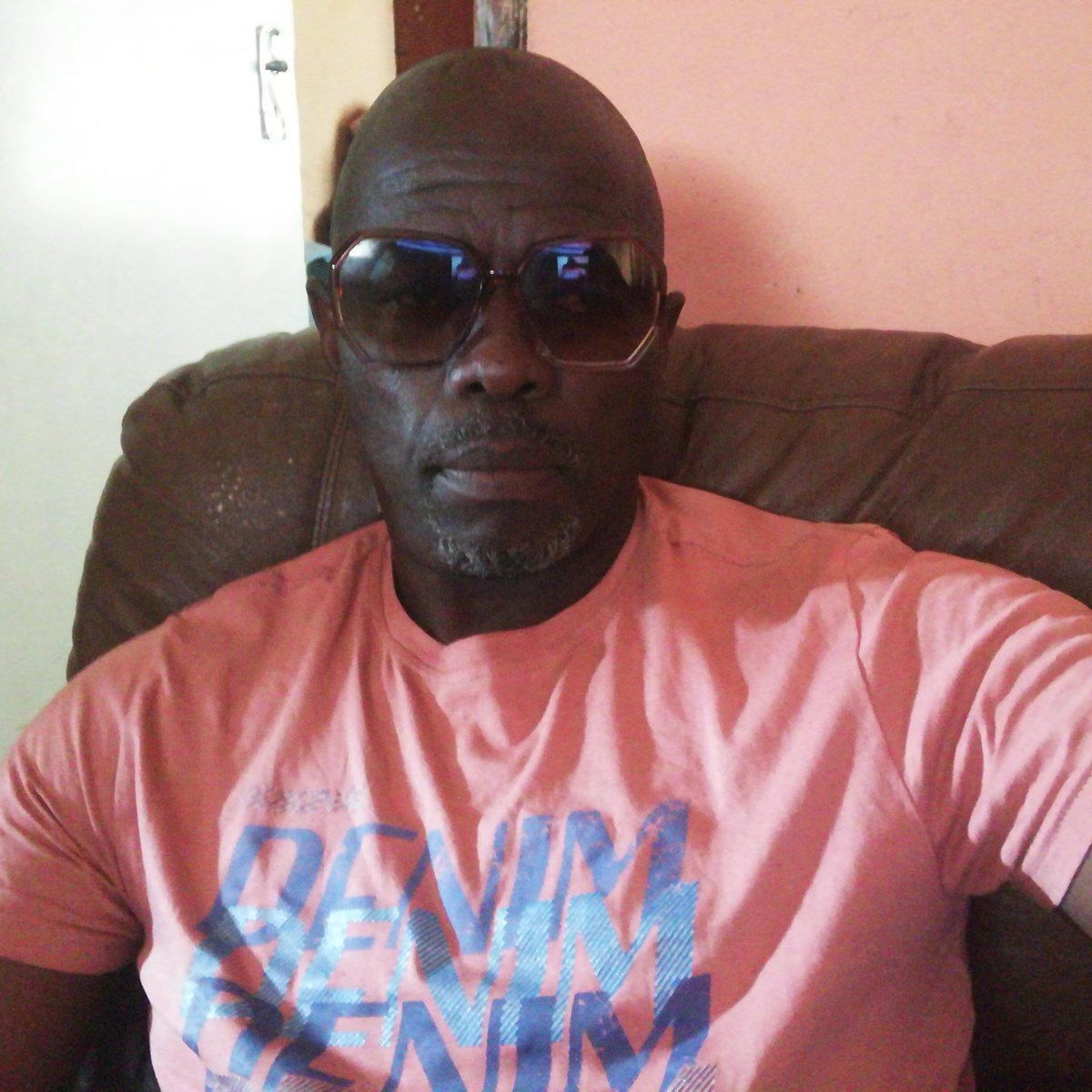 BuyileMax's tweet photo. #NewProfilePic https://t.co/IzSOuIAeRq