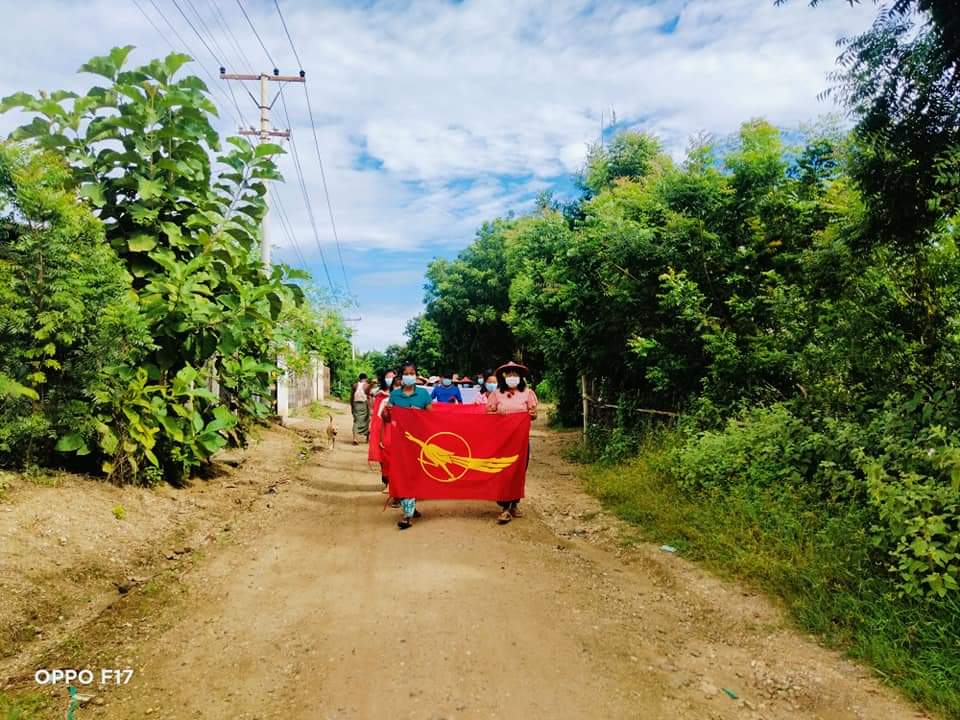 KaungKhantHto10's tweet photo. Locals of Northern Salingyi &amp; Eastern Yinmarpin Tsp never skip a day to protest against Genocidal Dictatorship.

#NoFlyZoneInMyanmar
#Oct16Coup  
#WhatsHappeningInMyanmar https://t.co/Szhkt9KI8Q