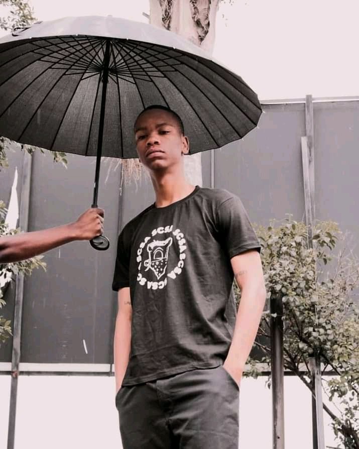 stash_za's tweet photo. STASH is a streetwear &amp; lifestyle brand from South Africa, founded by Khaya Mbatha. The name, "STASH" was given to the founder of the brand, by his high school mates. It gives the brand identity of boldness, fun and originality throughout one's social life &amp; in all relationships. https://t.co/p0jnEyZOOw