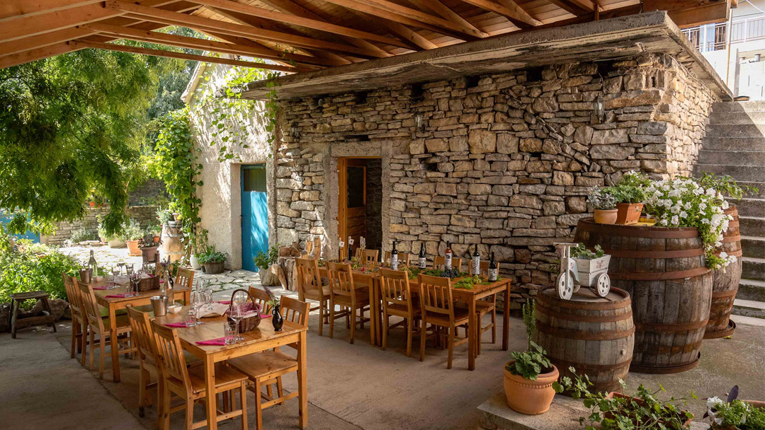 Das Wetter in Deutschland wird langsam kühler &amp; der Herbst hält Einzug! 🍂 Da denken wir uns lieber an einen Sommernachmittag auf die Terrasse von Ante Sladic zurück! Alle Öle und Weine gibt's hier: delicije.de/kroatien-shop/…

#antesladic #olivenöl #eswirdherbst  #kroatiensfeinewelt