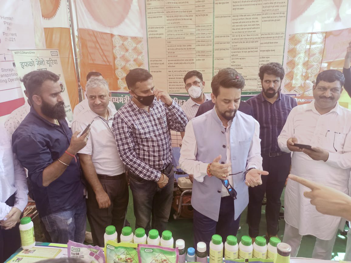 iamharshendra's tweet photo. And this dynamic young man @ianuragthakur always impresses me. Brilliantly dynamic who listens to everyone and becomes part of any Group. Anurag Ji, Welcome to #IFFCO Stall at a Krishi Exhibition in Una, #HimachalPradesh and enquired about #IFFCONanoUrea. https://t.co/xJdaISa1vT