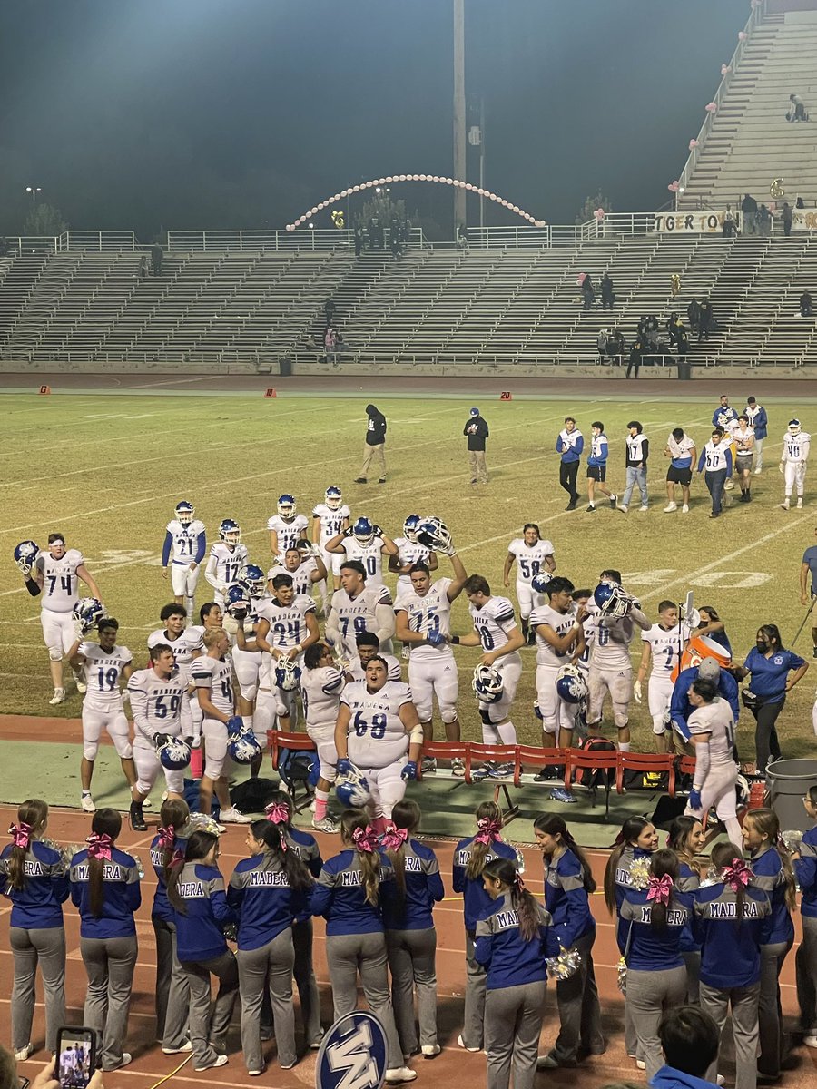 maderacoyotes1's tweet photo. Solid program win tonight as our ‘Yotes dominate 34-14 to earn their 1st CMAC victory of the 2021 season @MadTrib @MaderaCoyotes @JuliaLopez3 @BriABC30 @StephenABC30 @agalaviz_TheBee @paulmeadors @SBemisOnline #onenotdone #gobigblue #madtown https://t.co/JXAVnAieHg