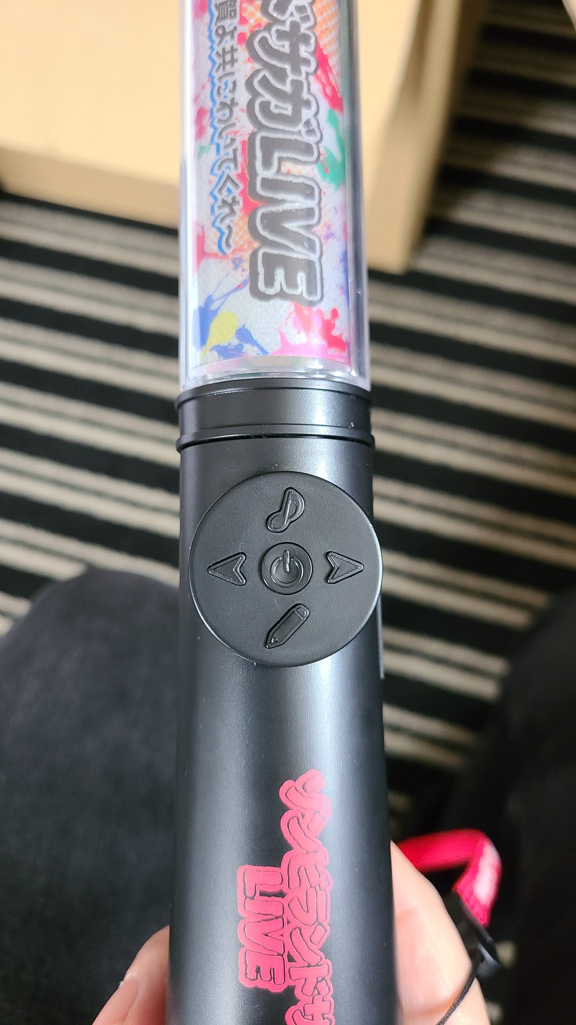 Mari このペンライトスゴい デスおじの おいっ が流れたところで のボタン繰り返し押すとちゃんとコールになる 風の強い日は嫌いか の時とかめっちゃ使えるやん ありがとーも何度でも言える ゾンビランドサガ ゾンビランドサガリベンジ