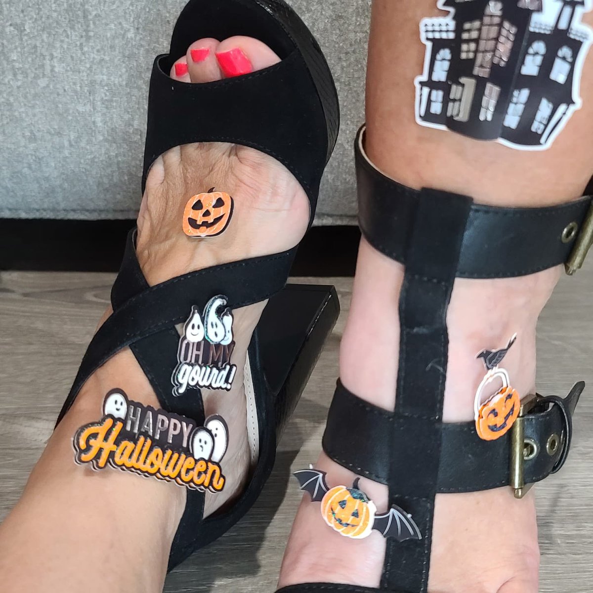 sisterfeets's tweet photo. Halloween magic #sisterfeets #feet #highheels #Halloween https://t.co/jqftA1nqmG