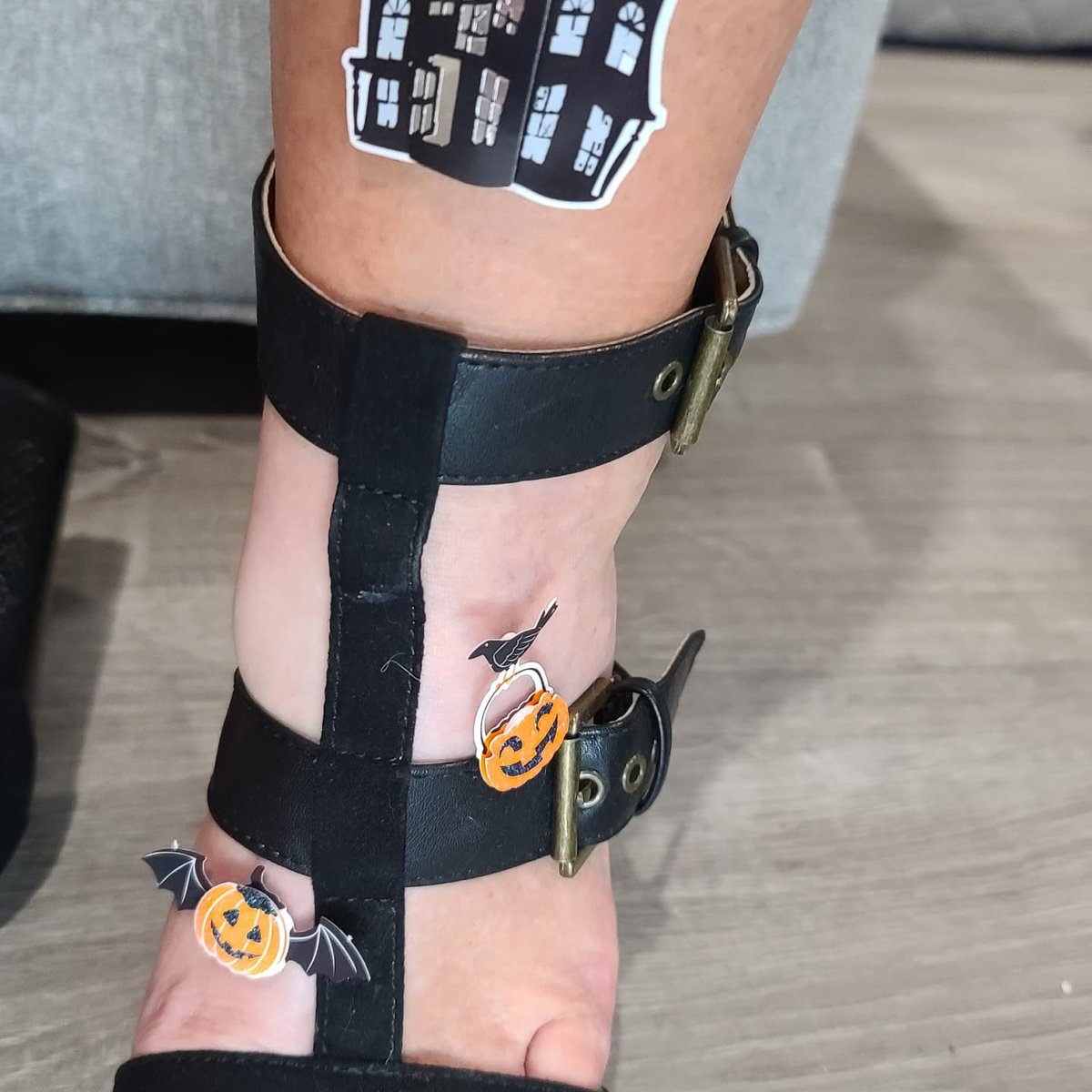 sisterfeets's tweet photo. Halloween magic #sisterfeets #feet #highheels #Halloween https://t.co/jqftA1nqmG