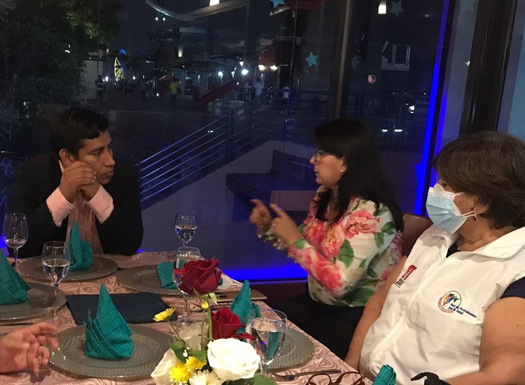 RedProSaludEC's tweet photo. Nuestra vicepresidenta @Saritaberrones junto a integrantes de este colectivo se reunieron con el asambleísta @lenin_mera para dialogar sobre la estabilidad laboral de los profesionales de la salud, ante la declaratoria de inconstitucionalidad del Art. 25 de la Ley Humanitaria. https://t.co/EGI9dOPkXM