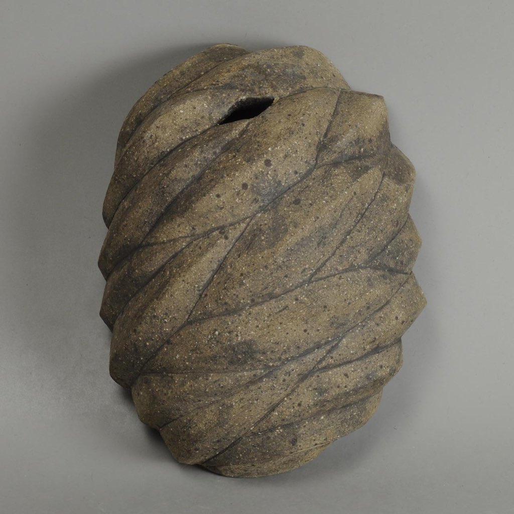 ceramistbamboo's tweet photo. 炻器掛壷
Sekki vase for wall
#炻器 #炻器掛壷 #陶芸 #竹内真吾 #sekki #sekkivase #ceramicart #ceramic #ceramics #pottery #claywork #sculpture #claysculpture #clayart #shingotakeuchi #forwall
https://t.co/dgtlRG3v90 https://t.co/GBjZkuz9fc