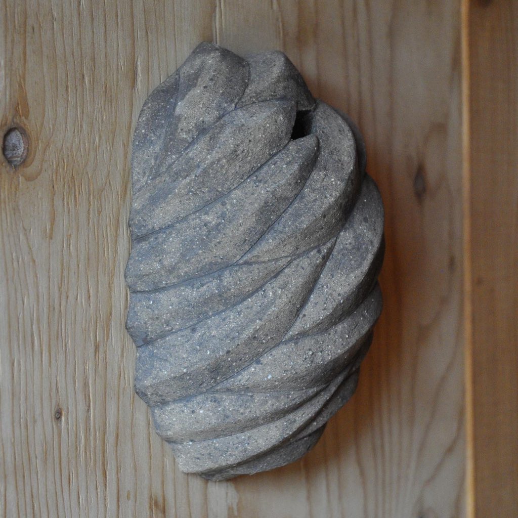 ceramistbamboo's tweet photo. 炻器掛壷
Sekki vase for wall
#炻器 #炻器掛壷 #陶芸 #竹内真吾 #sekki #sekkivase #ceramicart #ceramic #ceramics #pottery #claywork #sculpture #claysculpture #clayart #shingotakeuchi #forwall
https://t.co/dgtlRG3v90 https://t.co/GBjZkuz9fc