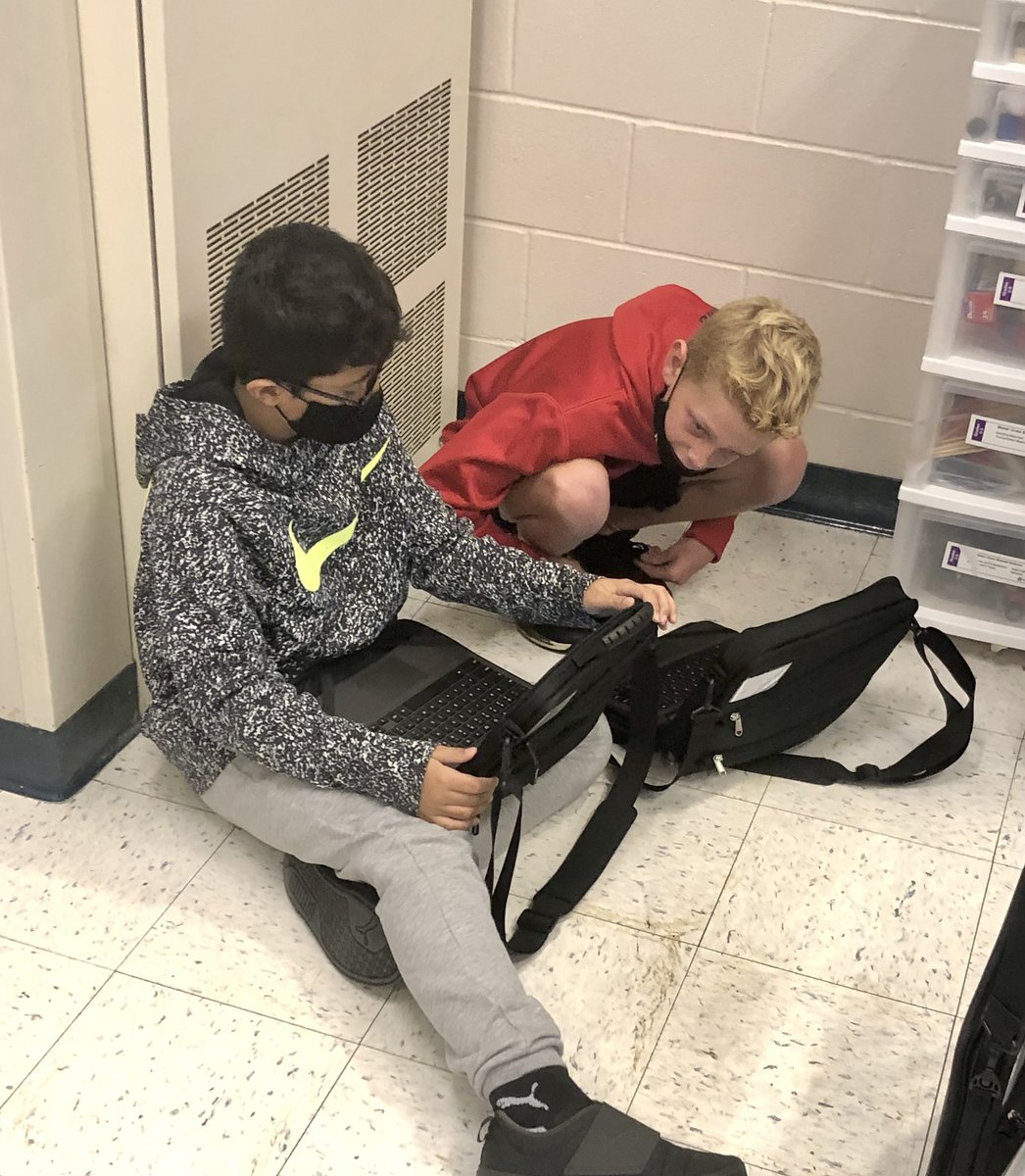 Krueger5134's tweet photo. Kicking off our first STEM activities with “Tic-Tac Stem” 😬🙌🏼 #teamworkmakesthedreamwork #engineersintraining https://t.co/x4ArIk3L8Q