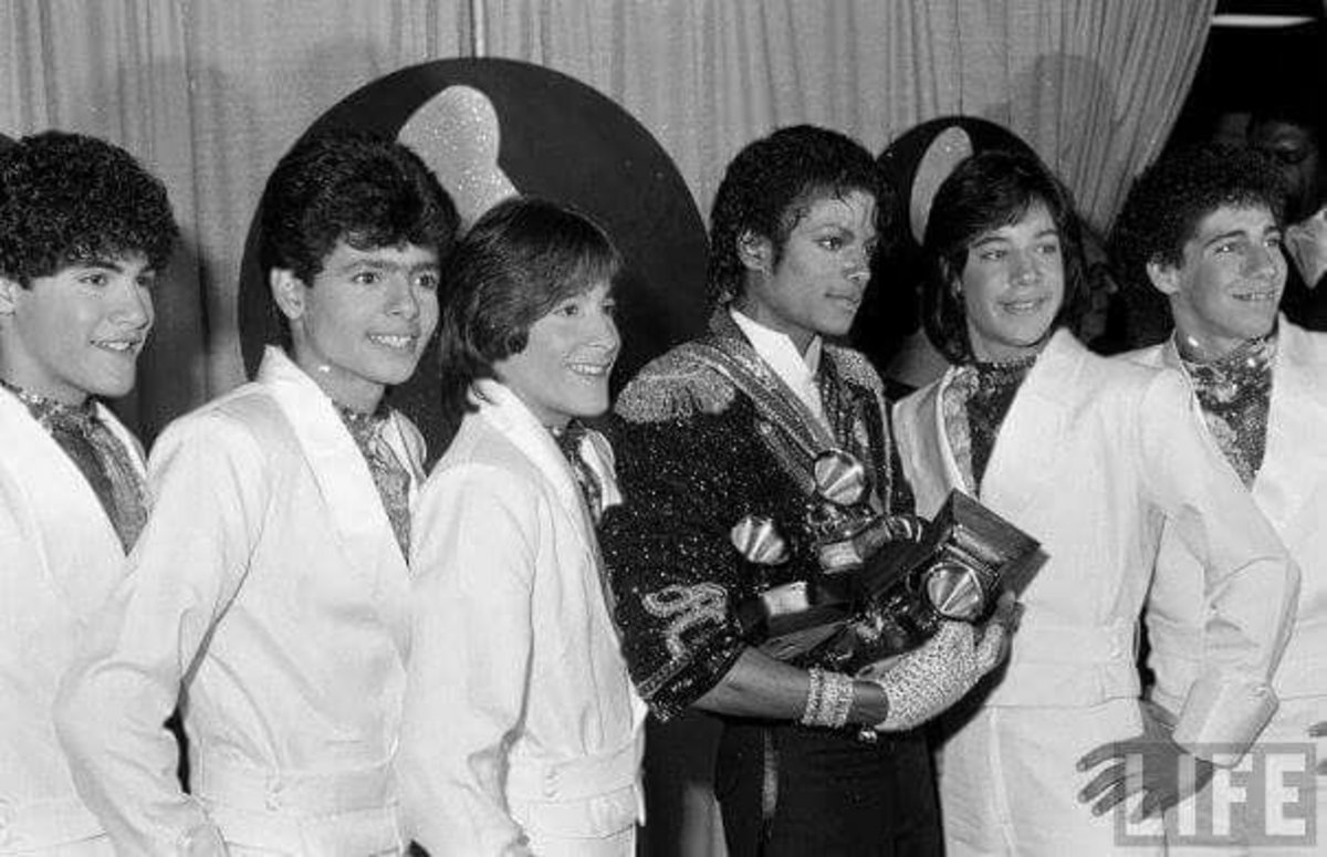 PFansMJJ's tweet photo. ¿Te muestro algo que no sepas?
@michaeljackson tiene una foto con el grupo Menudo en los Grammys de 1984. https://t.co/mwIeD0Knqy