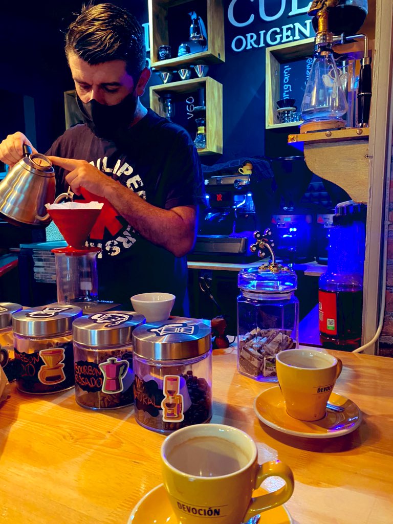 villegascafe's tweet photo. Walking the life…..

By making coffee……

Circasia…… A place that smells like coffee ☕️ 

#cafecolombiano #pasionporelcafe
#amorporelcafe #coffee #coffeeispassion #lovingcoffee #coffeetimes #barista
 #besttimeiswithcoffee #cafezinho #cafetero #specialtycoffee 

@villegascafe https://t.co/kYY7CAtHW6