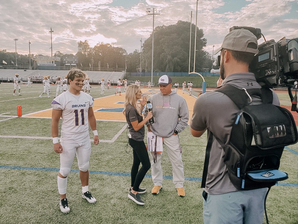 SharlaMcBride's tweet photo. Another Friday under the lights in #Virginia! An incredible atmosphere at #Robinson as they hosted #LakeBraddock in our #GameOfTheWeek ! Highlights &amp; more coming up at 11pm on @wusa9 @WUSA9sports @LakeBraddockFB @RobinsonFBall https://t.co/UtvLwPwIM8