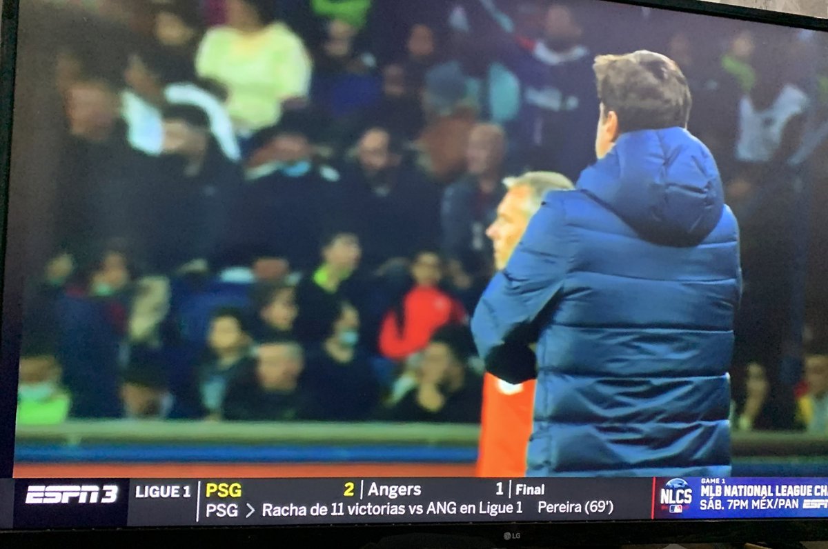 olivergonri's tweet photo. Bien a gusto viendo en @ESPNmx la repetición del #PSGSCO porque no lo pude ver en vivo y me meten tremendo spoiler en el min. 35... Como para que mejor le cambie porque pues ya me dieron el resultado. Y pues sí, ya le cambié #BienManchados https://t.co/cPh6Ebjo1Y