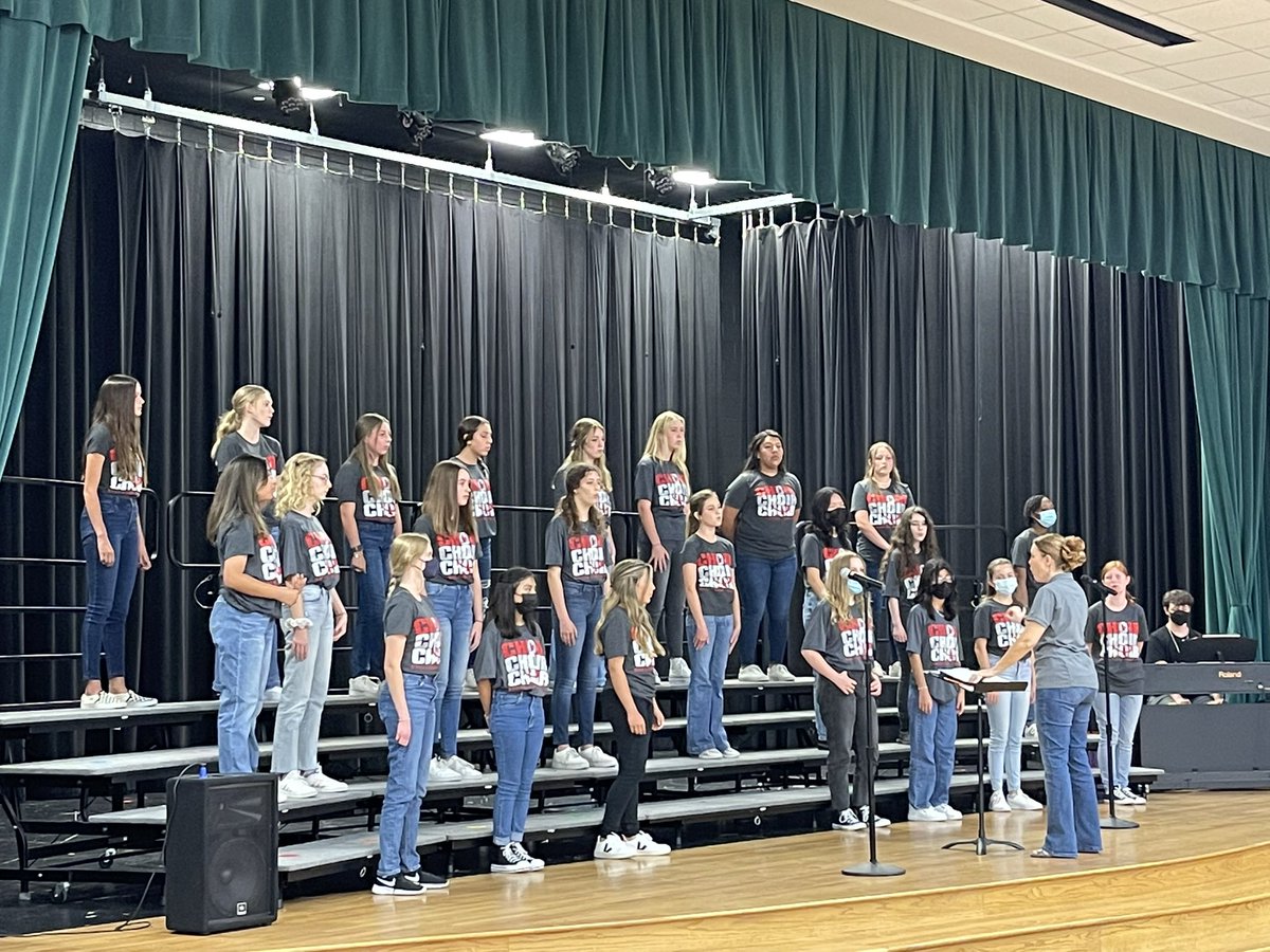 jcwilcox32's tweet photo. @CPJHChoirs @TISDCPJHS What an amazing performance by our CPJH boys and girls choir. #awesome https://t.co/r2eBJ7qeEa