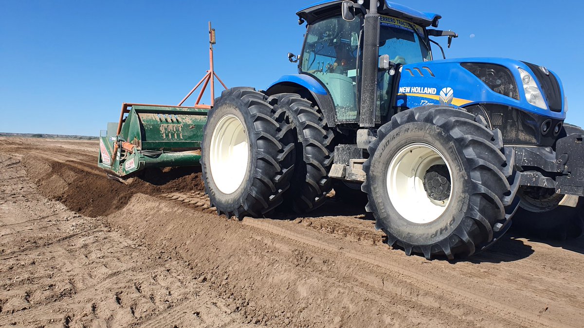 Irrigatesrl's tweet photo. Nuevo proyecto de riego. Comienzo de construcción del canal principal. https://t.co/MDCRSOxGei