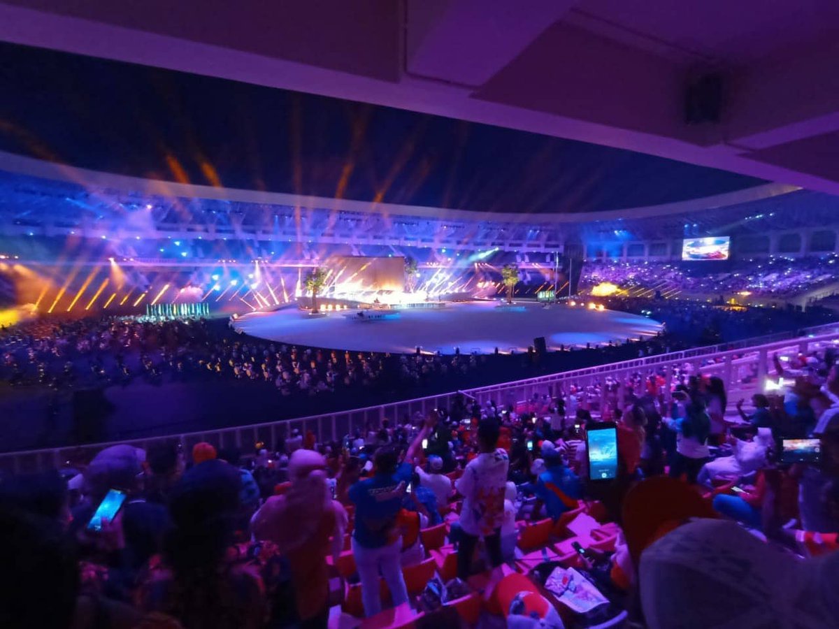 Huwae foy.
nemene foy mo??? 

Senang sekali se malam bisa menyaksikan secara langsung Penutupan PON XX Papua 2021. 

Terimakasih Papua, ko su buat Torang Bangsa Indonesia Bangga. 

Torang Bisa!