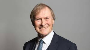 BpostJ's tweet photo. Un député conservateur britannique, #David_Amess, a été poignardé à mort vendredi alors qu'il tenait une permanence parlementaire dans sa circonscription.
L'attaque s'est déroulée dans l'église méthodiste dans laquelle il recevait ses administrés pendant cette permanence.
#JBpost https://t.co/TJCM0komLJ