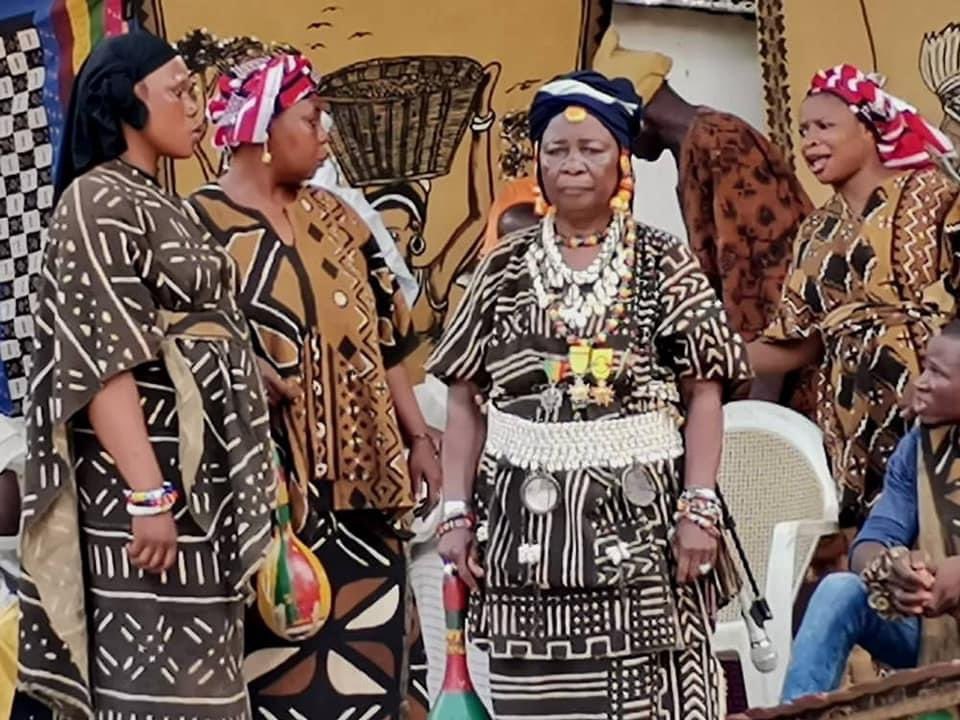 modibo_sid's tweet photo. Je félicite tous les artisans qui exposent leur savoir-faire sur le site du festival à la Maison des Jeunes de Bamako. Je vous invite, chers amis, à leur rendre visite jusqu'au 17 octobre. 
Vive la culture, facteur de cohésion et d'avancement pour le #Mali dont nous rêvons ! https://t.co/jG1F6tyly4