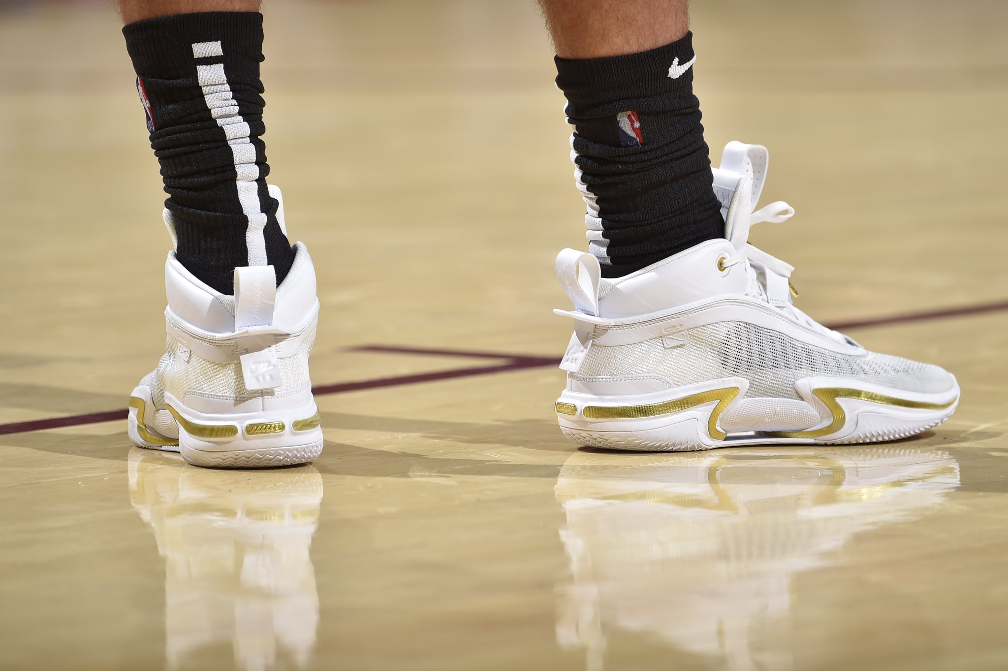 Which basketball shoes Zach LaVine wore