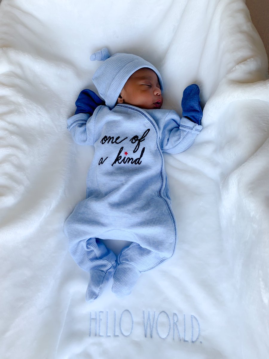 tayclassix's tweet photo. Thee Classix Prince…Yael Zi’on Jackson🤍
.
10/12/21 1:00AM 6lbs 1oz 18.5in👣 
.
His nickname “Baby Six” literally holds weight😂6️⃣ https://t.co/tlu4xXK2L9