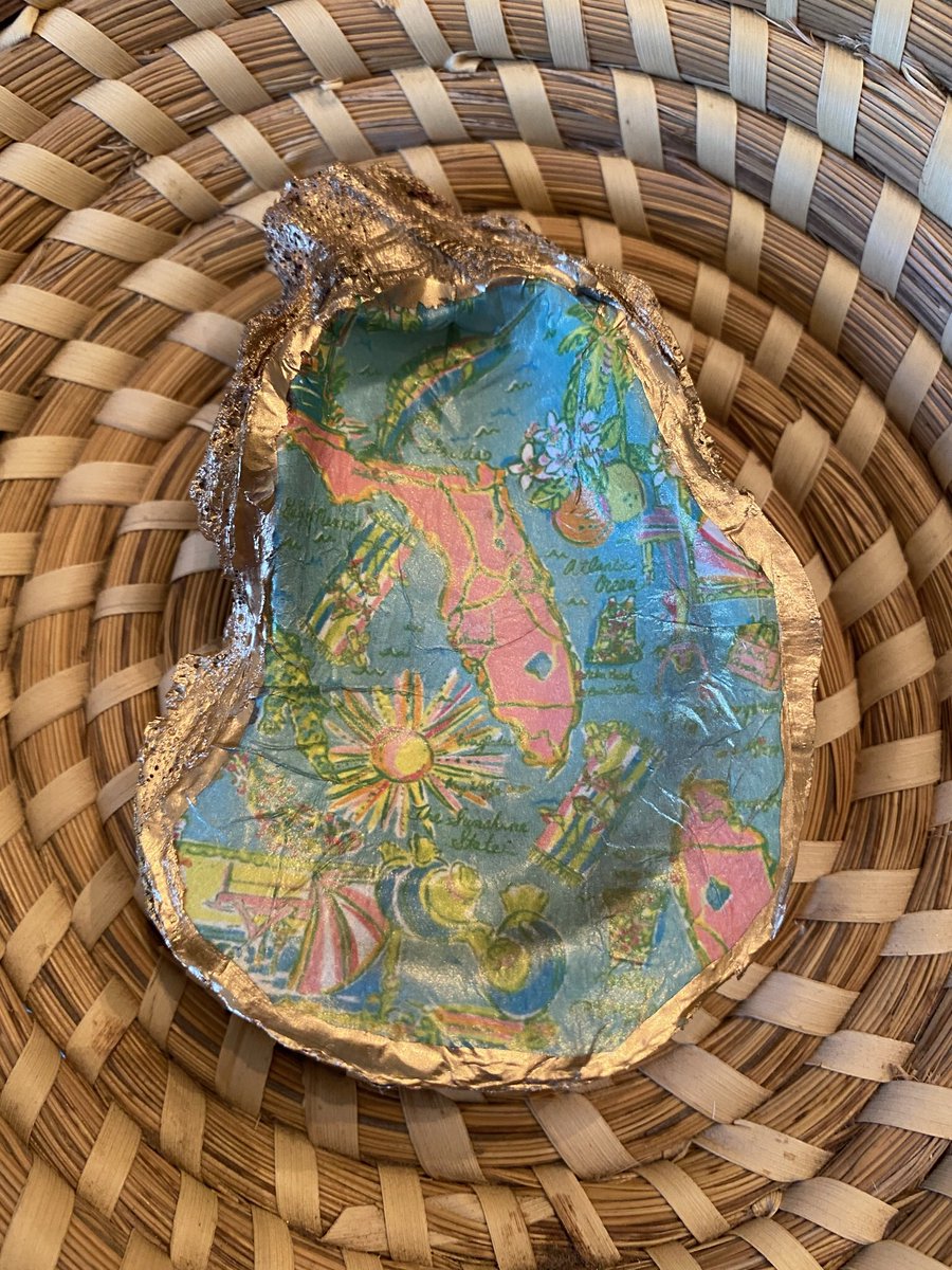 SouthBelleBeth's tweet photo. Florida map decoupaged oyster shell dish. Hand painted. ๐๐๐ Gift Boxed and ready to give.
See it here โก๏ธ https://t.co/lsOv7MgsE4
#sunshinestate #florida #shelldish #ringdish #christmas #handmade https://t.co/mK7Lu6dP45