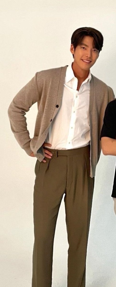 890_716's tweet photo. 완벽한 비율 태평양 같은 어깨를 가진 김웁니 나도 진짜 보고 싶다😭

Reposted from https://t.co/PbWSzMyzxL 
#Chefood 모델 #김우빈 님과 함께 . 아이고 비율보소.... 역시.. 김우빈님의 비율은 완벽했고 어깨는 태평양같았다.... ㅋㅋ https://t.co/MoZ1foVdWX