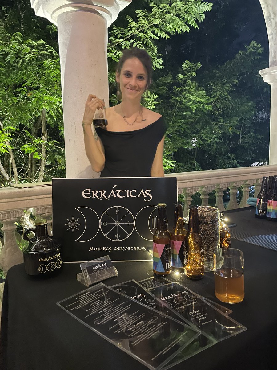 SayakValencia's tweet photo. En el #EllaFestival, probando la maravillosa cerveza que hacen las mujeres de #Erràtica. https://t.co/p7VePH81fF
