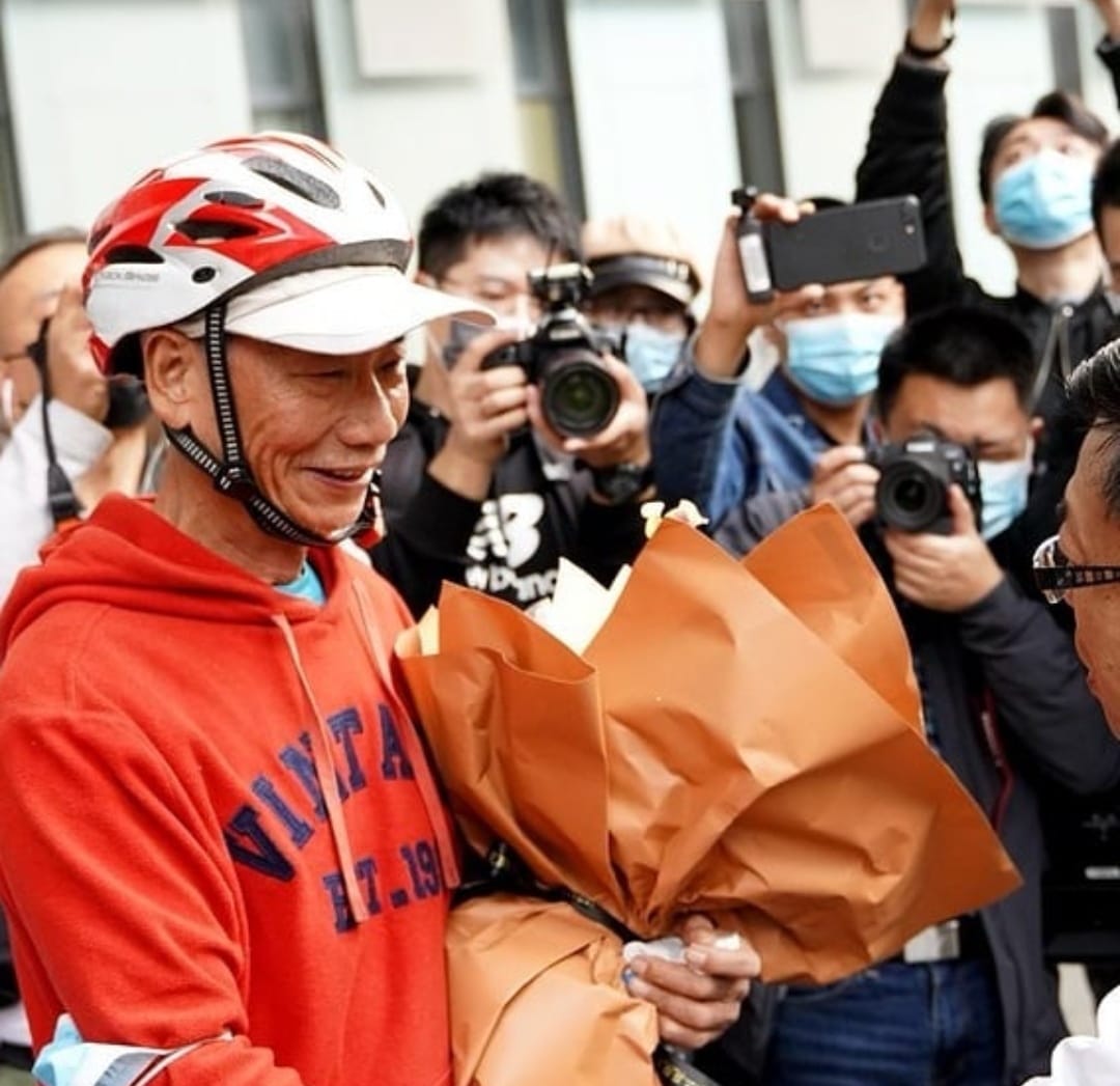 WindowonChina's tweet image. قطع رجل صيني يبلغ من العمر 74 عامًا 600 كيلومتر بالدراجة للوفاء بوعده بزيارة الأطباء والممرضات الذين ساعدوه على التعافي من فايروس كورونا

 #اقتصاد #سفر #أخبار #الصين #مغامرة #نافذة_على_الصين
 #中國 #China #Window_on_China  #中国之窗