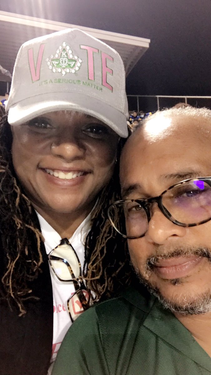 DarleneBreauxTX's tweet image. Out here at the Alief Elsik HS and Alief Hastings High School game reminding people what time it is.  
#darlene4alief
#UnderstandYourAssignment