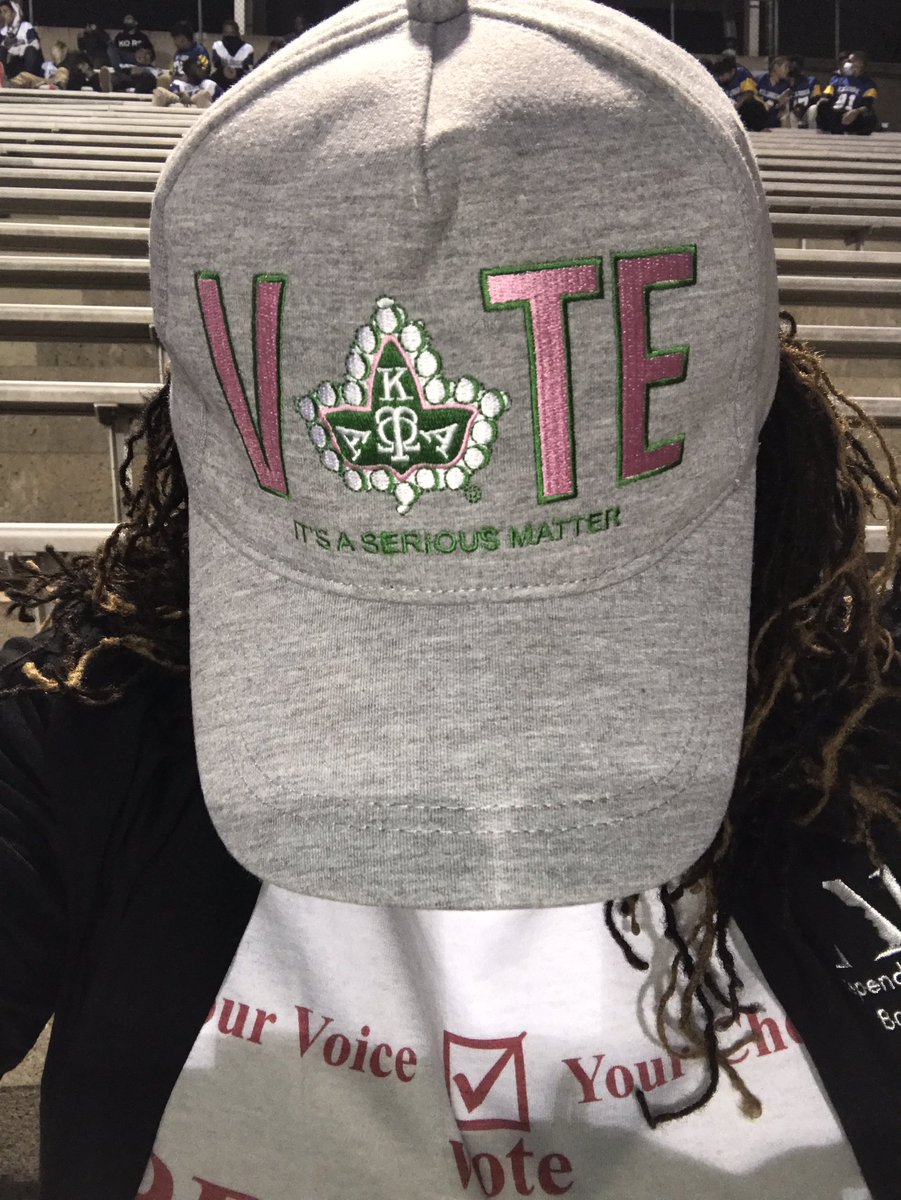 DarleneBreauxTX's tweet image. Out here at the Alief Elsik HS and Alief Hastings High School game reminding people what time it is.  
#darlene4alief
#UnderstandYourAssignment