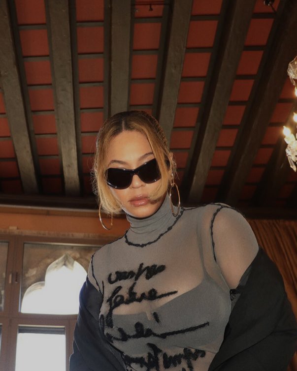 yonceir's tweet photo. BEYONCÉ ATE THIS LOOK UP https://t.co/tC0CzfByfu