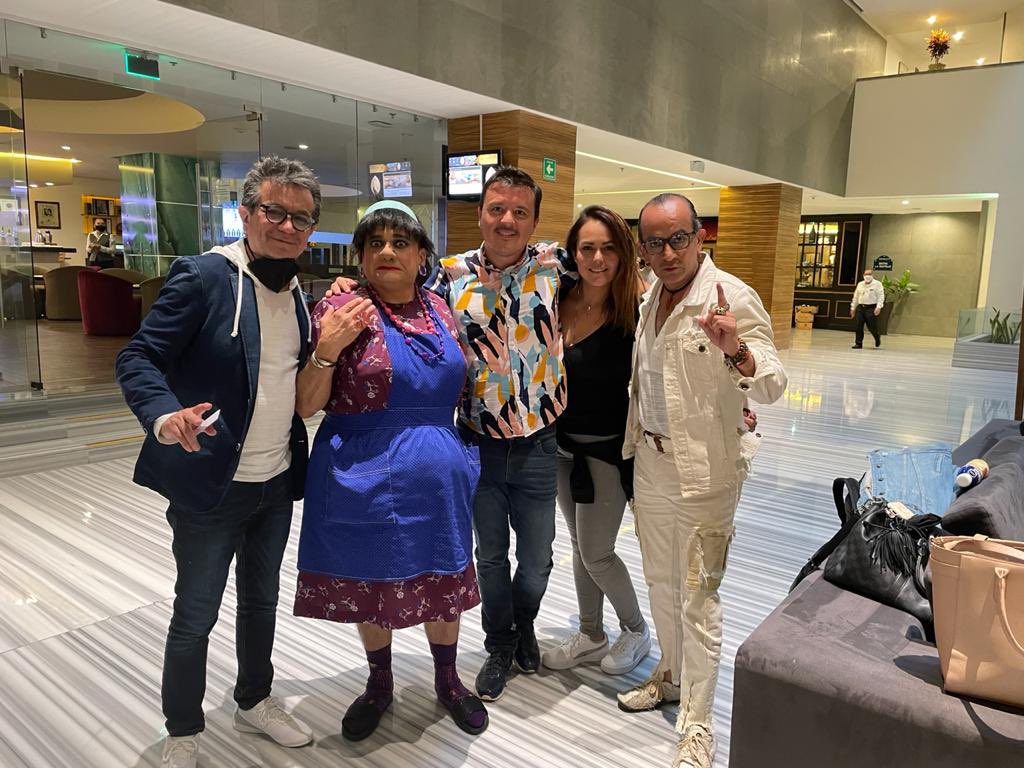 laloespana's tweet photo. Tour de medios con un gran equipo. Todo mi cariño y gratitud. Este sábado 16 de octubre @TenorioComico en #Guadalajara @TeatroGalerias https://t.co/fb9Ylb0Jzi