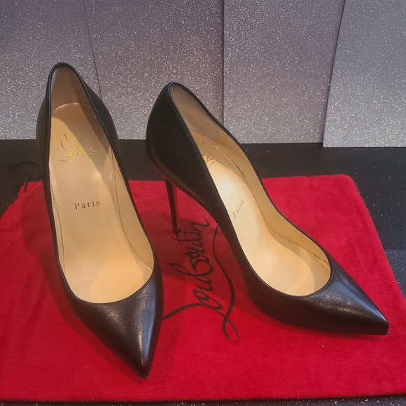 RiVerinmotion's tweet photo. So good I had to share! Check out all the items I'm loving on @Poshmarkapp #poshmark #fashion #style #shopmycloset #chicos #christianlouboutin #solesociety: https://t.co/otgFs5Kd3e https://t.co/ISHrymY3V9
