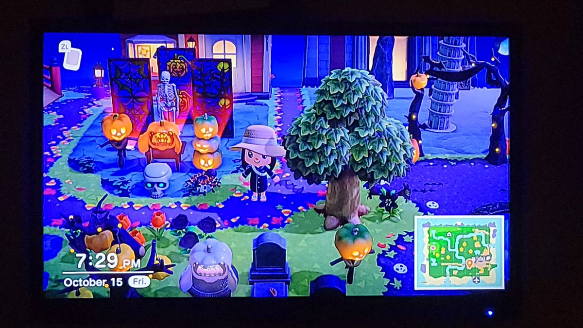 AnotherBodyHere's tweet photo. All fruits to share, just take bridge by Able Sisters. Lots of Halloween themed deco. Please don't pick my pumpkins or run thru flowers. #Rhonda in boxes.
#ACNH #dodocode https://t.co/qVCIXoE8bp