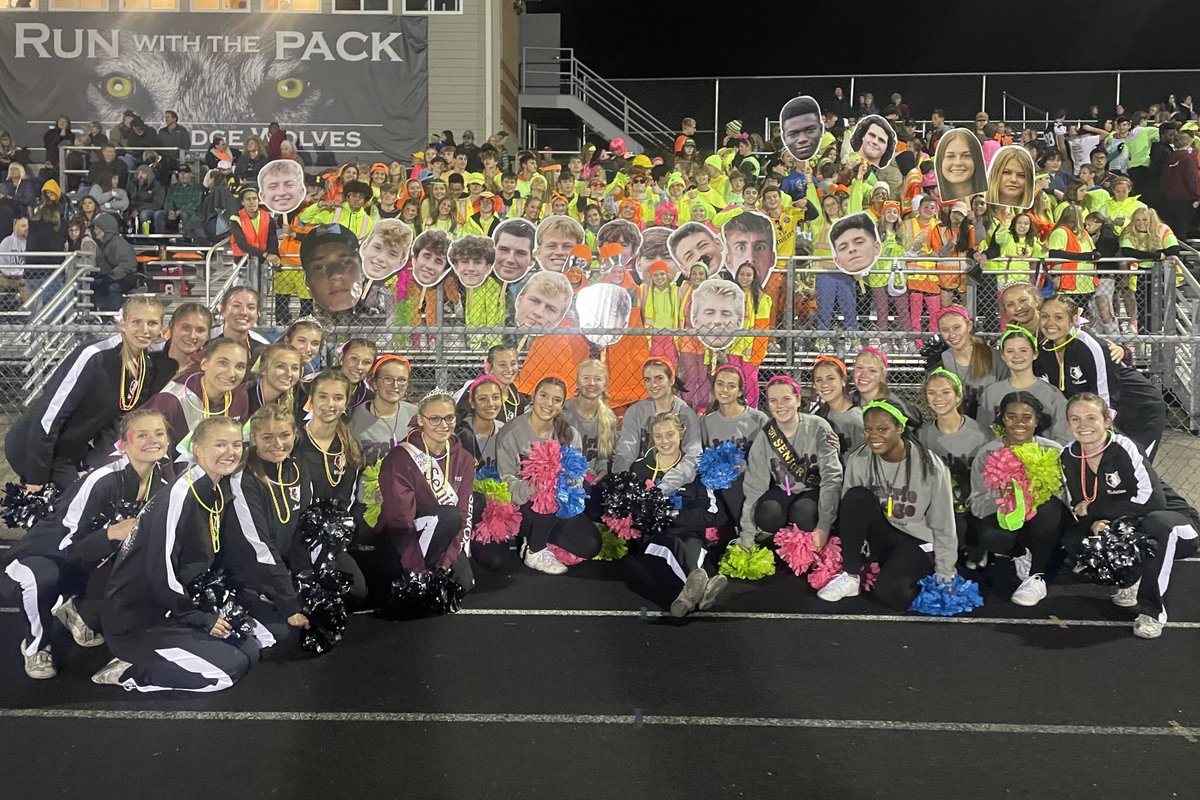 Senior night here — and neon — and we’re all in ⁦<a href="/PrairieRidgeHS/">Prairie Ridge H.S.</a>⁩