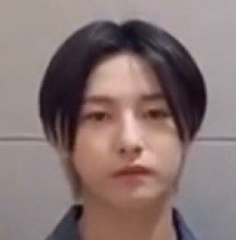 เดี๋ยวเเม่ซื้อให้          รอถูกหวยก่อน