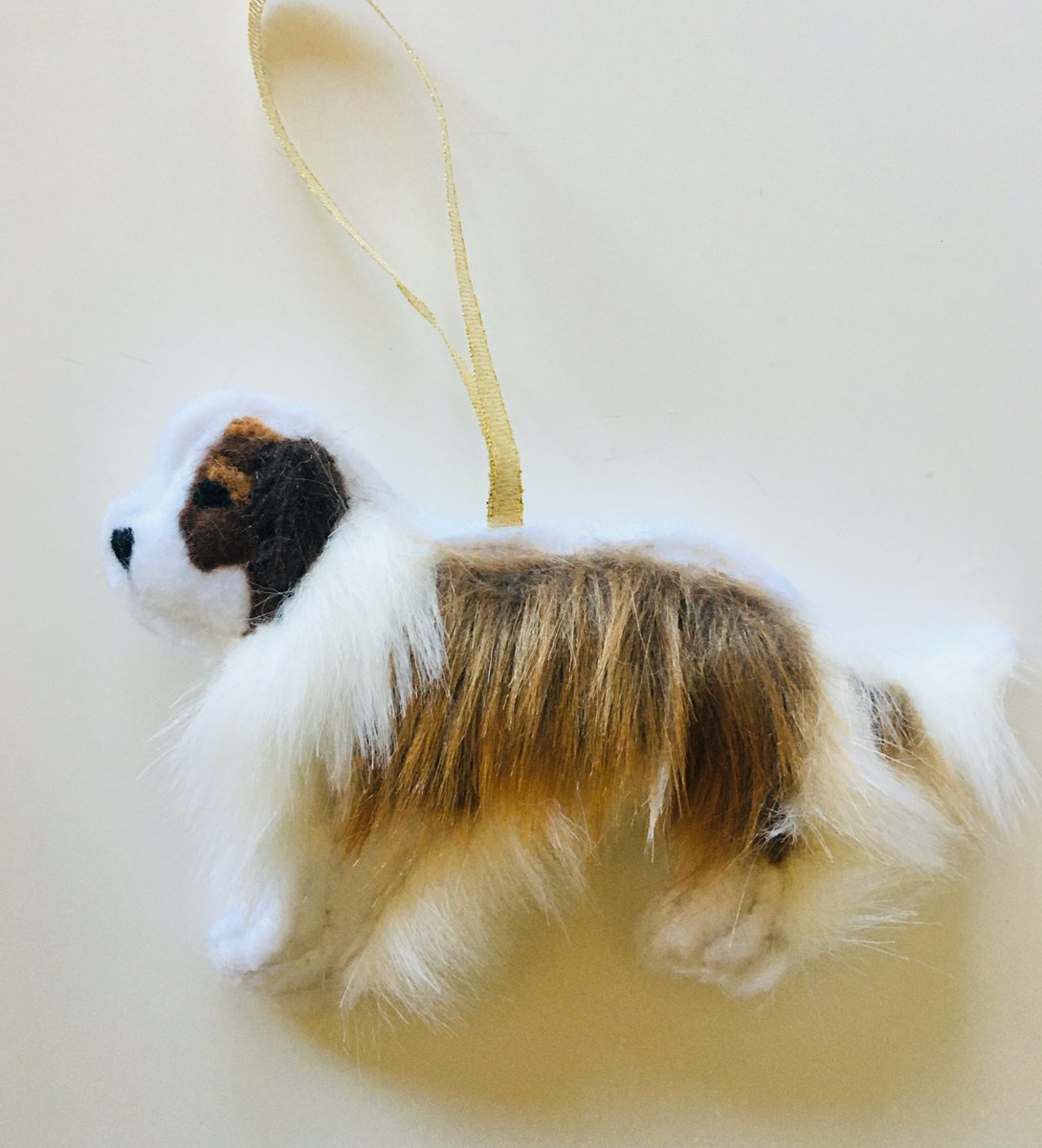 CortneyShop's tweet photo. These handmade Saint Bernard dog ornaments hail from the High Sierra instead of the Alps. They would love to adorn your Christmas tree this year and become part of your family! Order now via my #Etsy shop #StBernard #Dogs #Christmas #Ornament  https://t.co/Y7LVrjA3DF https://t.co/TfNeh69SQf